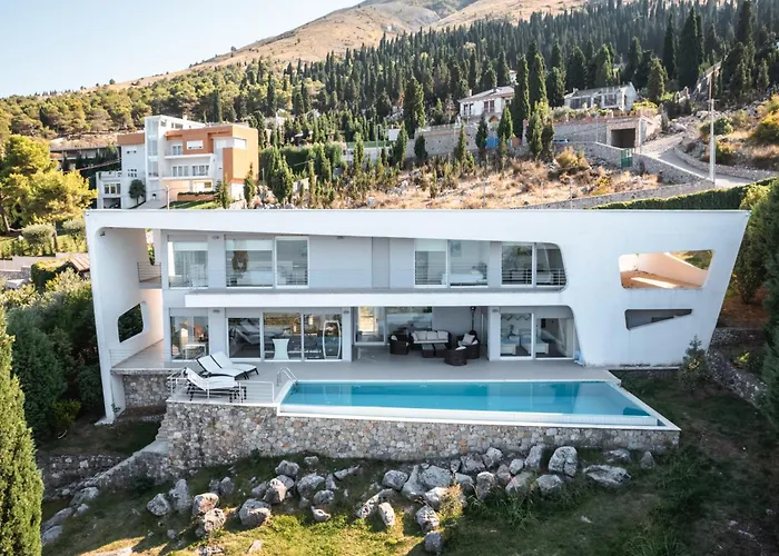 Exclusive Lake Villa